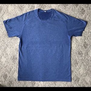 Men’s Lululemon activewear shirt size M